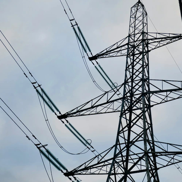 elektros laidai ir stulpai